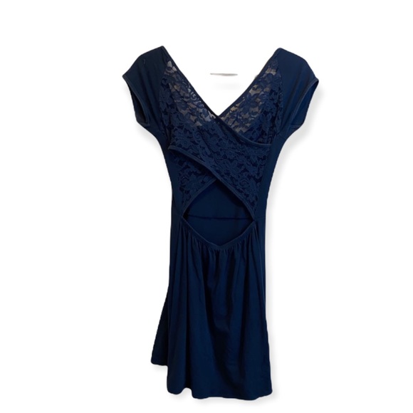 Garage Dress - Picture 2 of 2